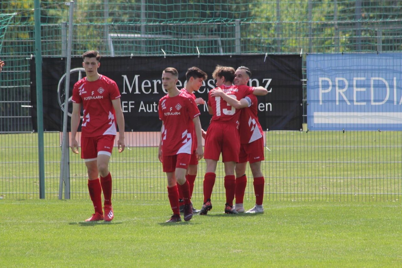 Nächster Kantersieg: U17 Schlägt Erlangen-Bruck Mit 6:0 | Würzburger ...